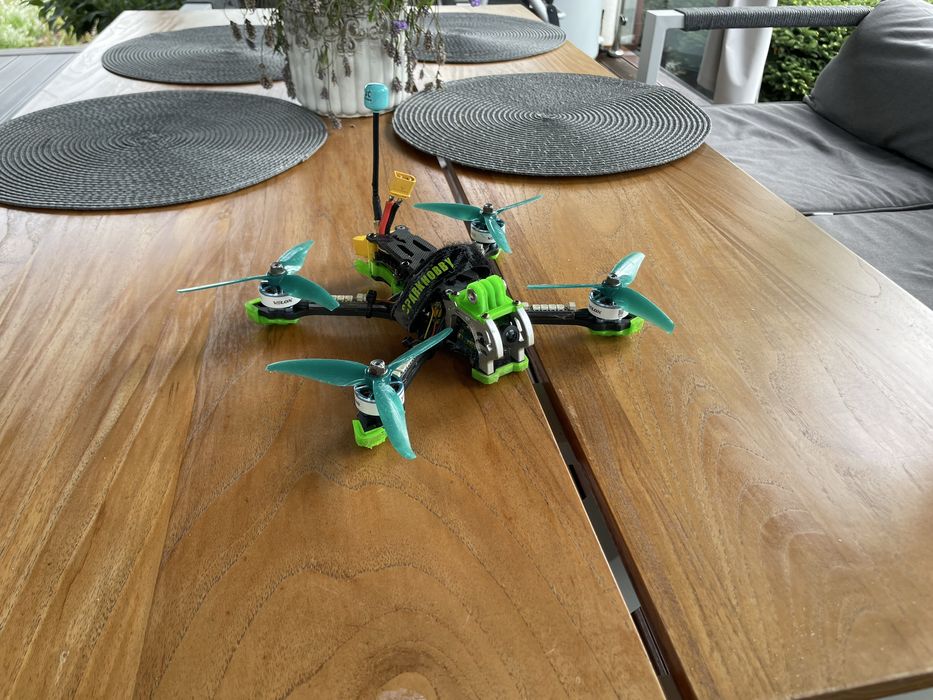 dron fpv 5’ mark5 analog 4s