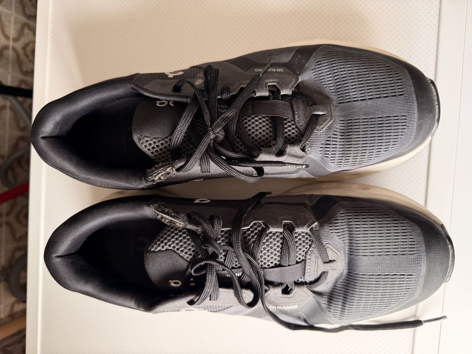 Tenis On running