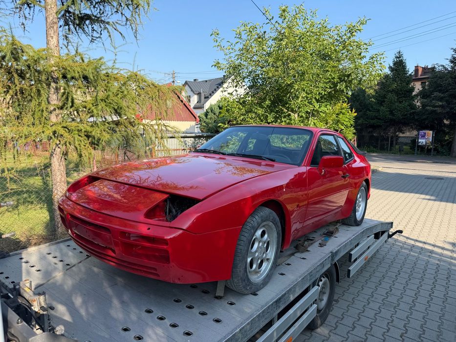 Porsche 944