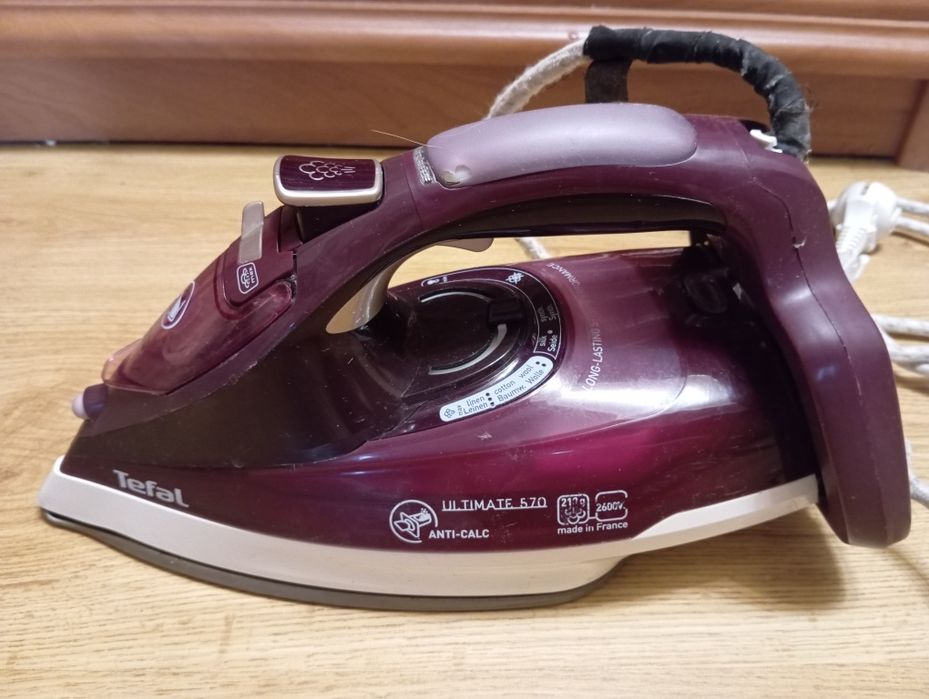 Утюг, праска Tefal FV9657 в нерабочем состоянии