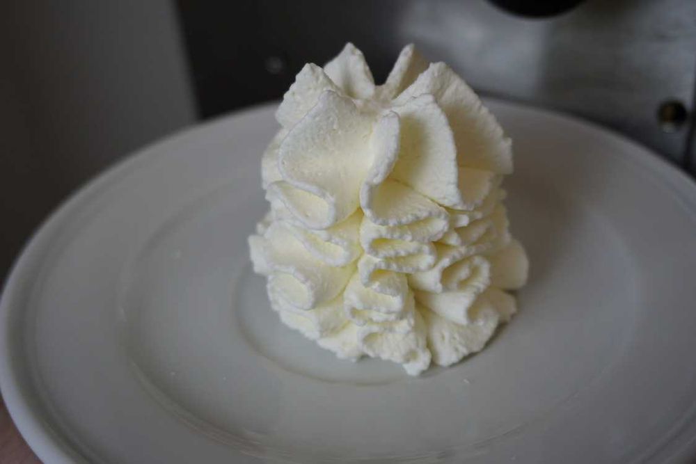 Automat Maszyna Ubijaczka Śmietaniara bita śmietana Mussana Boy 4L 33%