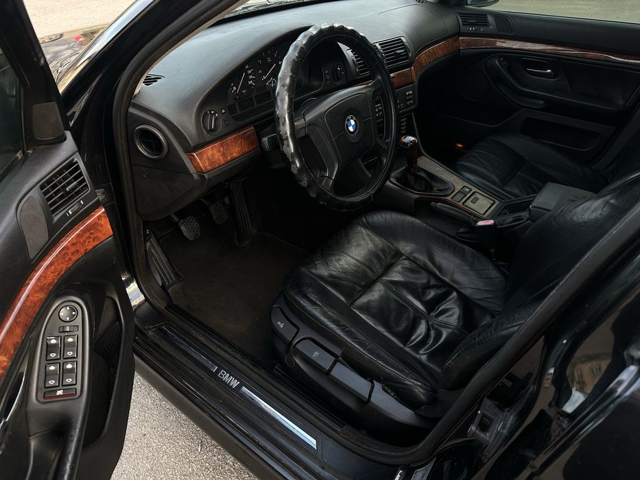 Черная BMW E39 ГАЗ Бензин