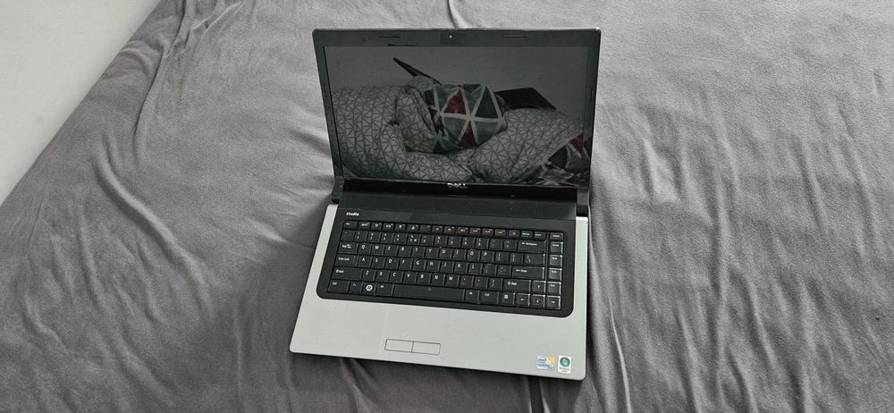 Laptop Dell Studio 1555 | Intel Core 2 Duo | SSD | Windows 10