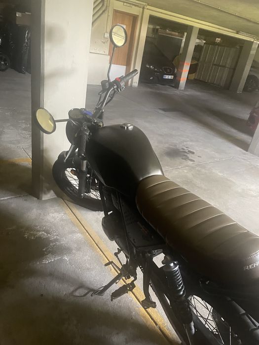 Vendo mota UM Renegade X-Naked Coffee 125cc (2022)
