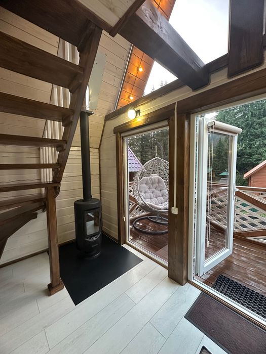 Житло подобово в Карпатах біля озера Синевир. Котедж «Лісовий маєток2»