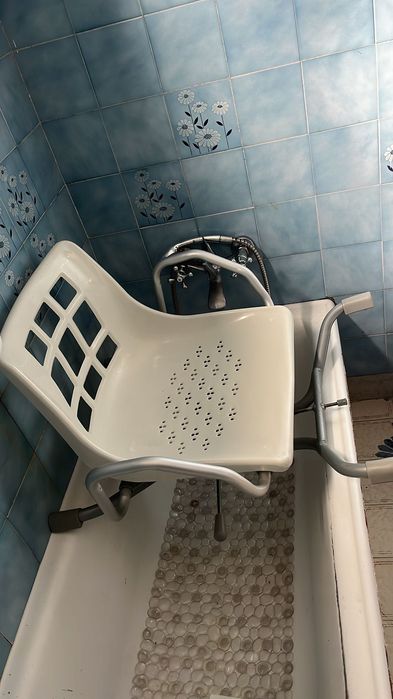 Cama articulada e material geriatria