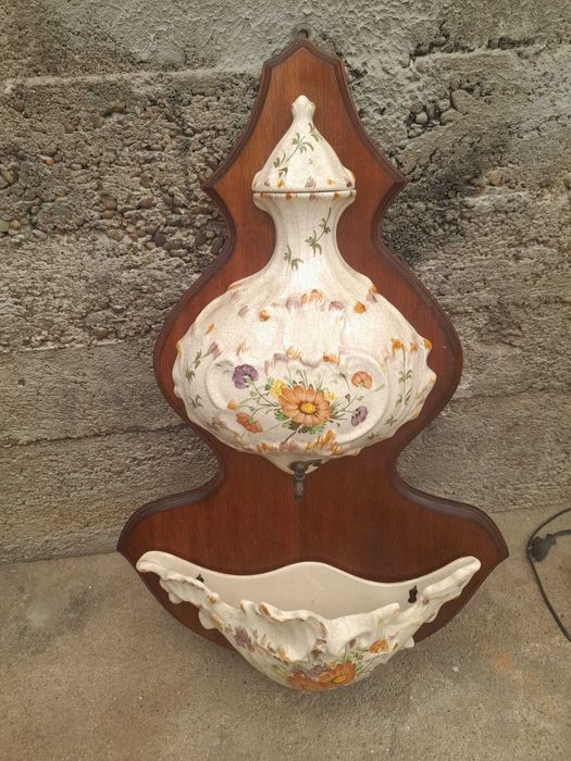 Pia de parede com torneira