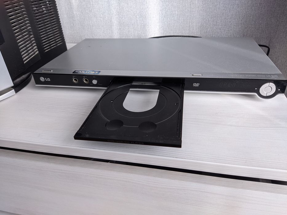 DVD-програвач LG KARAOKE