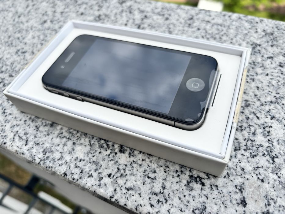 Calkowicie NOWY iPhone 4S - nieaktywowany - kolekcjonerski