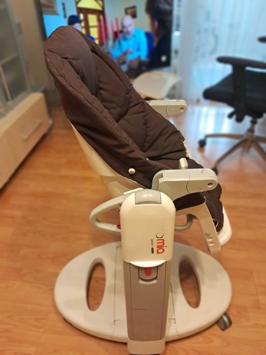 Стільчик для годування Peg perego