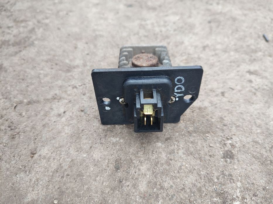 Продам резистор печки на hyundai santa fe 1