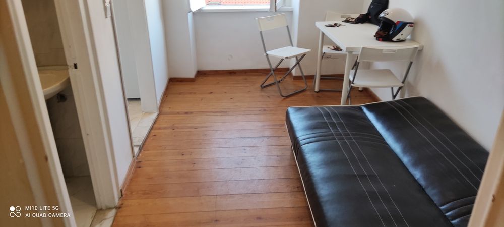 T-1 mobilado,Equipado+PÁTIO.Alfama,CentroLisboa. só RENDA+ CAUÇÃO.