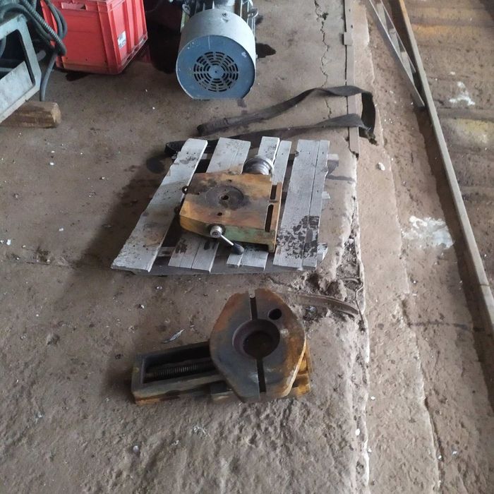 Продам Токарный и Вертикально -фрезерны станкий