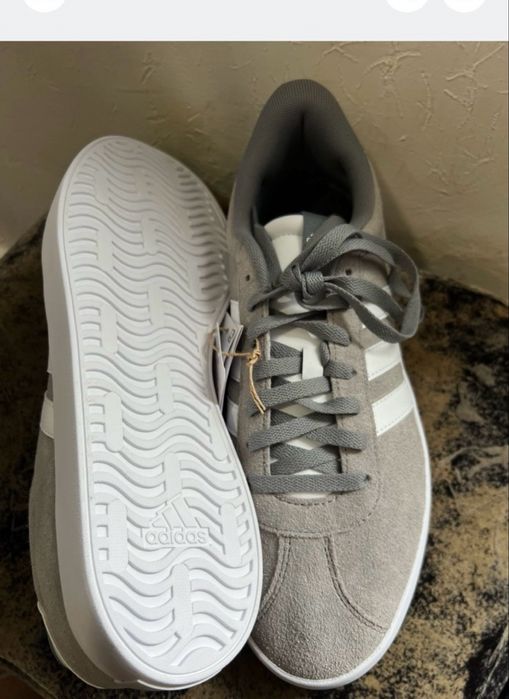 Пропоную для придбання високоякісне преміум класу взуття Кросівки Adidas кеди кросовки - оригінальні, нові 45 р