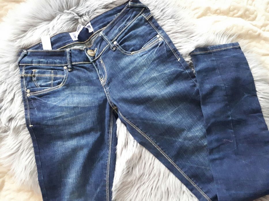 nowe spodnie jeans cropp