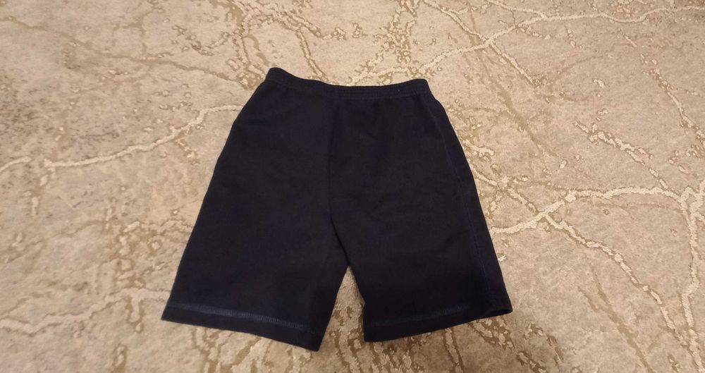 3 koszulki i 1 spodenki - 110 cm