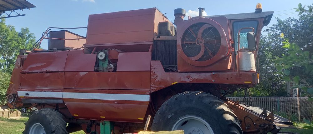 Комбайн Дон 1500