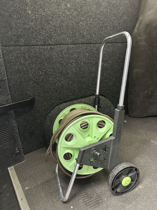 Шланг з катушкою для поливу