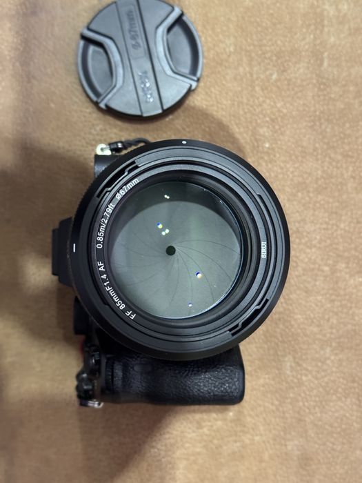 Lente Sirui Aurora 85 1.4 para Sony