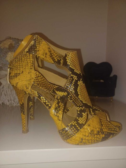 Sandálias da Ruika em pele