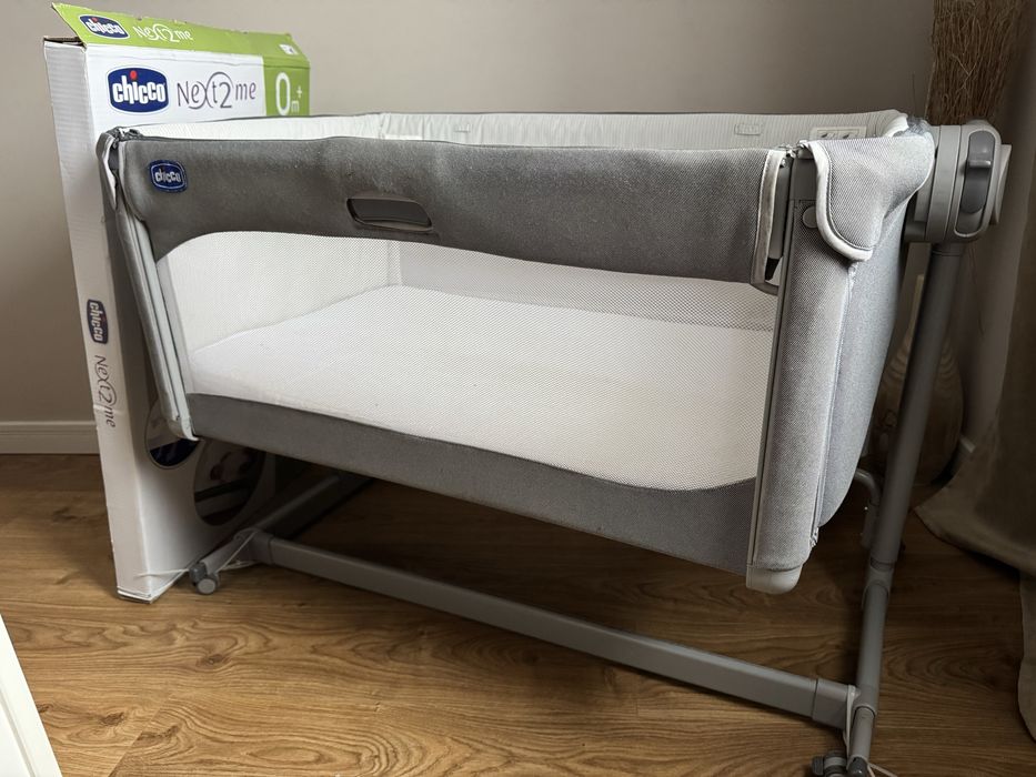 Łóżeczko dziecięce, dostawka chicco next2me magic