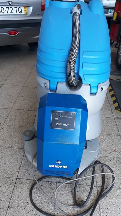 Máquina de lavar chão e aspirar