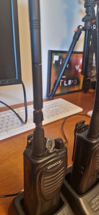 2 pares walkie talkies Kenwood