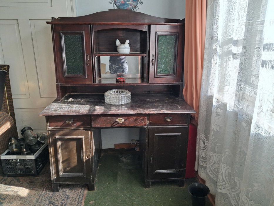 Kredens przedwojenny