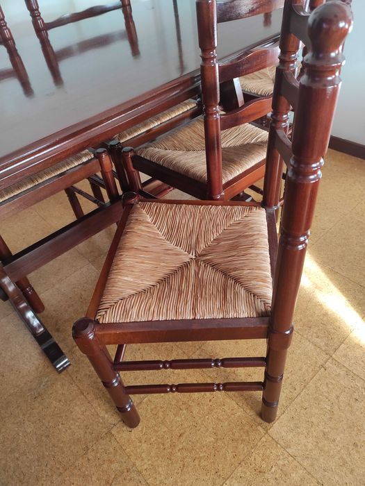 Mesa de sala jantar com oferta de 6 cadeiras