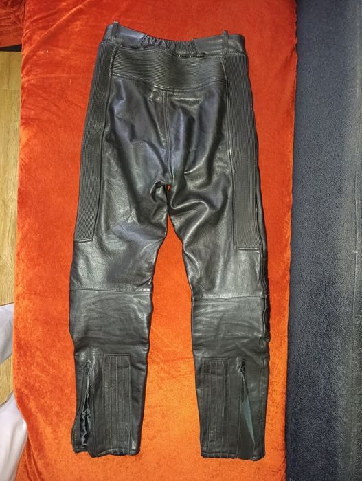 Продам мотоштани, мотокуртку, джинси шкіряні нові.