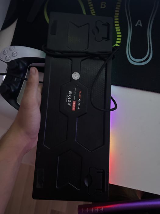 Teclado mecanico e rato incluido