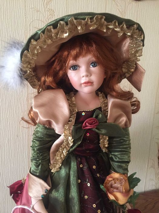 Редкая сувенирная красивая кукла 65 см