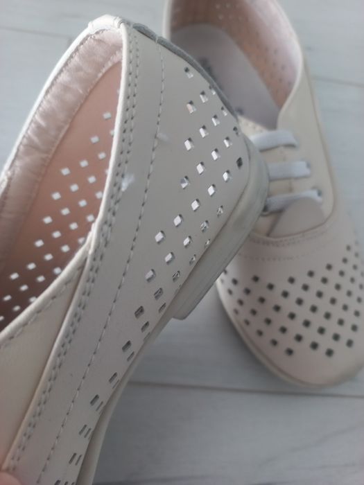 Buty dziewczęce roz 32 beżowe sandałki ażur