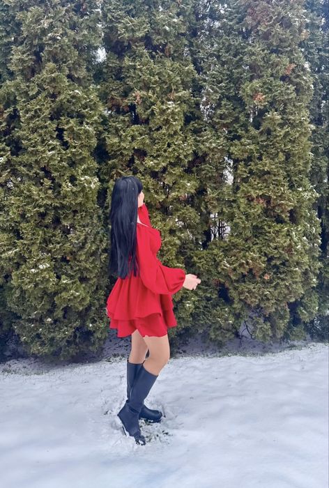Гарна червона сукня