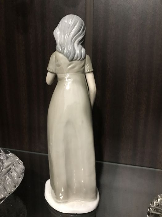 Статуетка фарфор