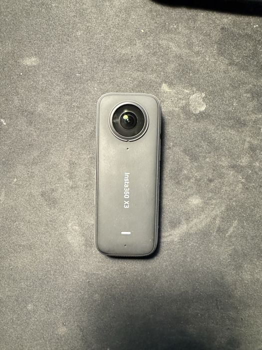 Insta 360 x3    .