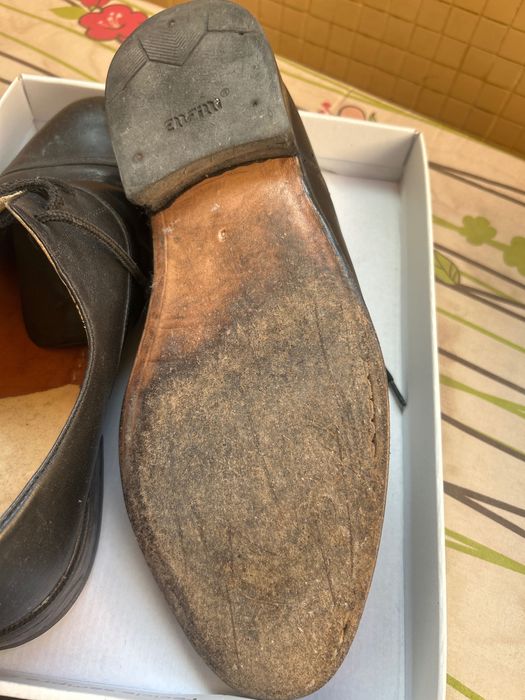 Sapato militar em pele