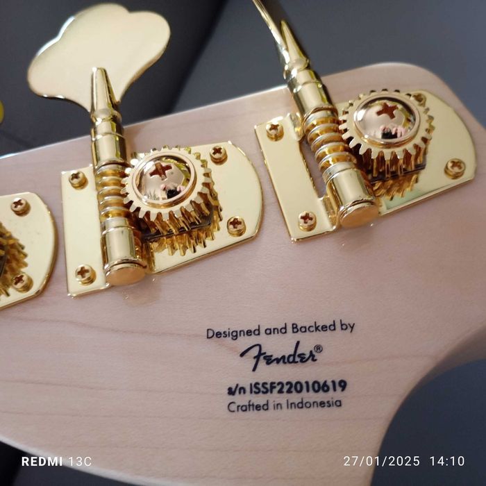 Squier P Bass Gold aniversário 40 anos