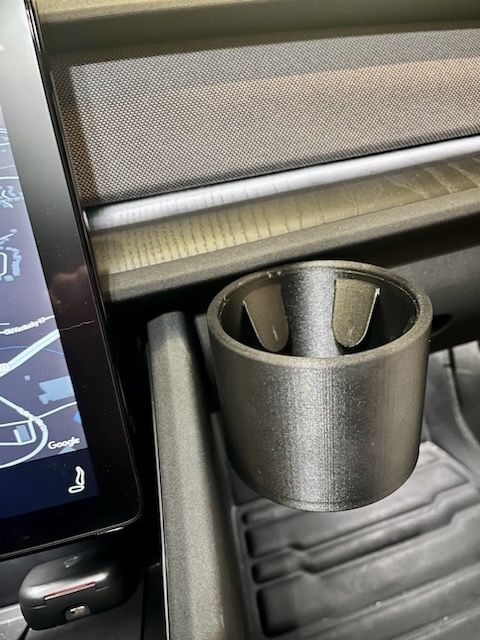 Додатковий підстаканник Polestar 2 в салон бардачок