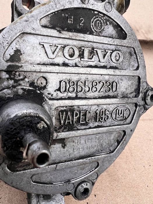 Вакуумний насос Volvo S60 S80 V70 2.4 08658230