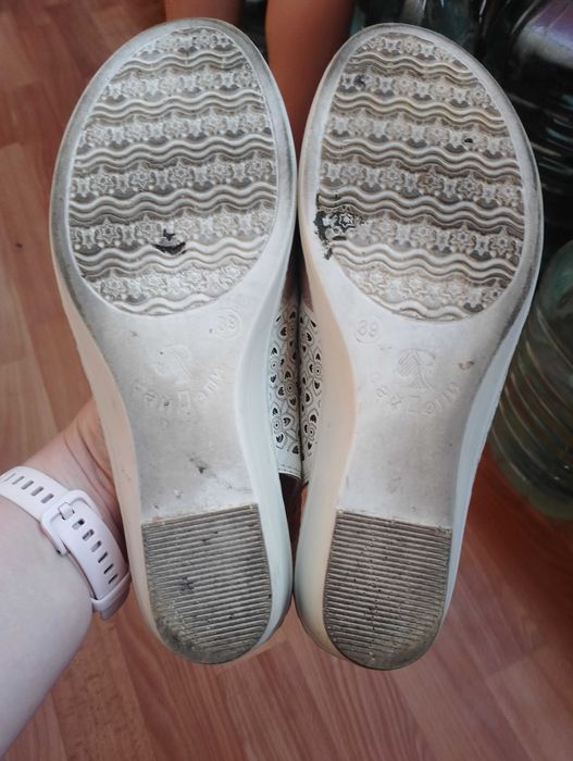 Босоніжки жіночі