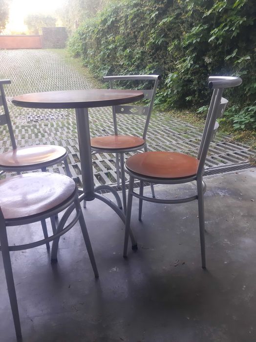 Mesa e Cadeiras de Esplanada com tampo em Madeira