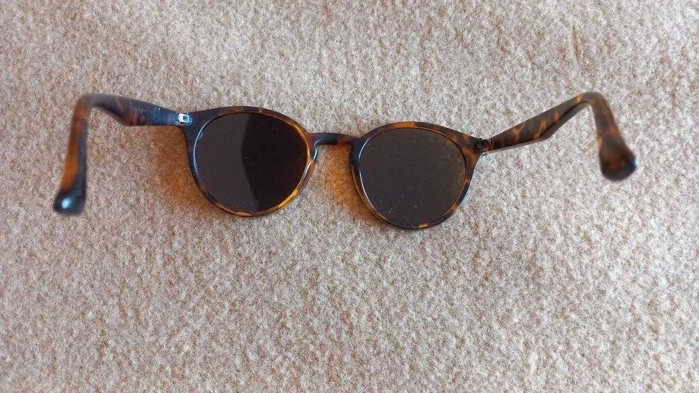 Óculos de sol, usados e em ótimo estado.
