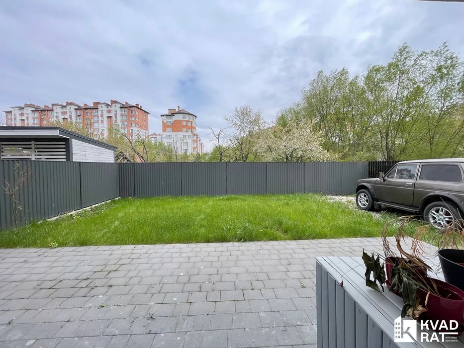Затишний  крайній таунхаус з ремонтом