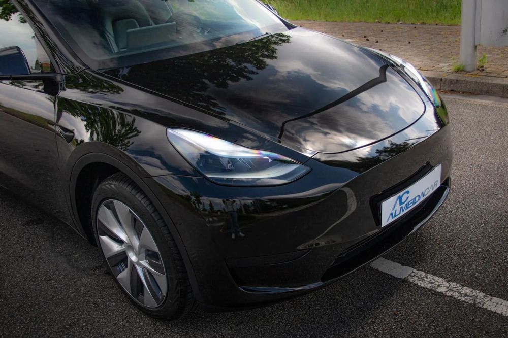 Tesla Model Y467707418599106563