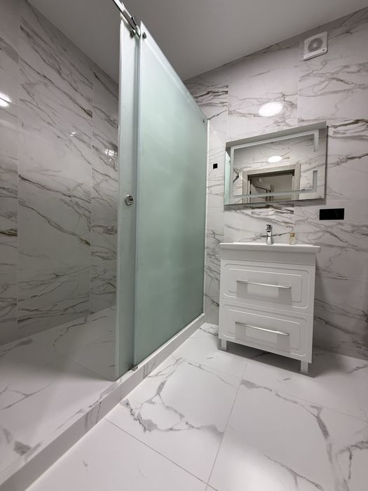 Здається 2-х к квартира в центрі, перша здача, жк закритого типу