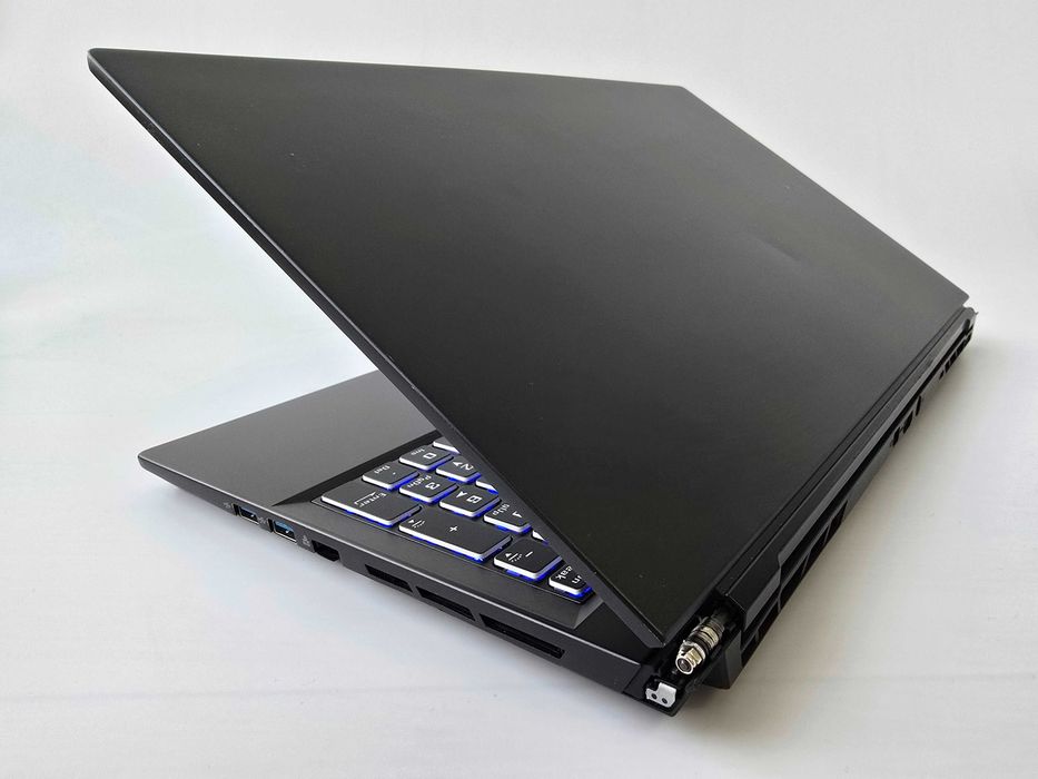Ноутбук Clevo 15 i7 10875H/RTX 2080 Super/RAM 16GB/SSD 256GB/144Hz