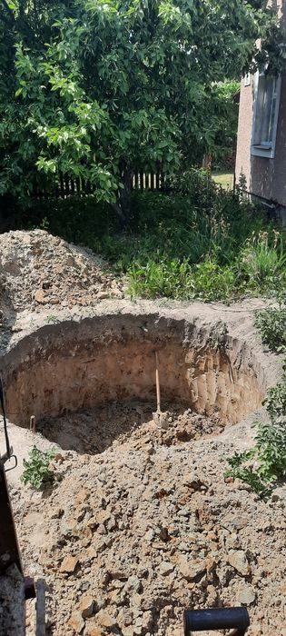 Криниця,чистка, поглиблення.Каналізація нова.