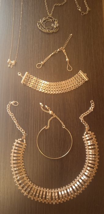 Біжутерія різна на продажу