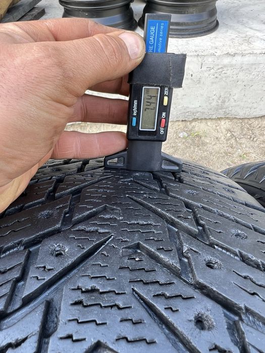 235 65 r17 Nokian Hakapelitta 8 Suv